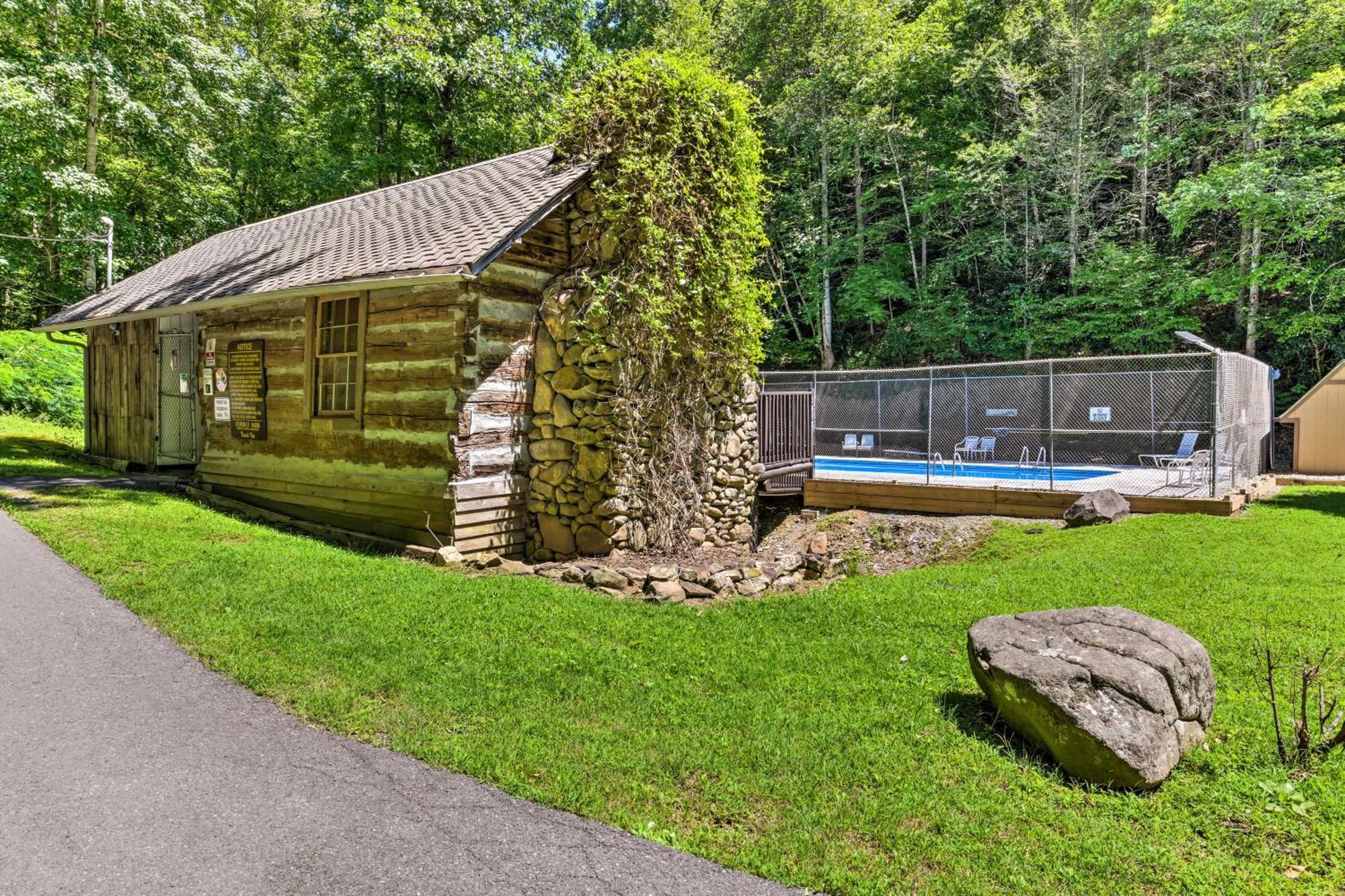 Updated Cobbly Nob Resort Home With Hot Tub! Gatlinburg Exterior foto