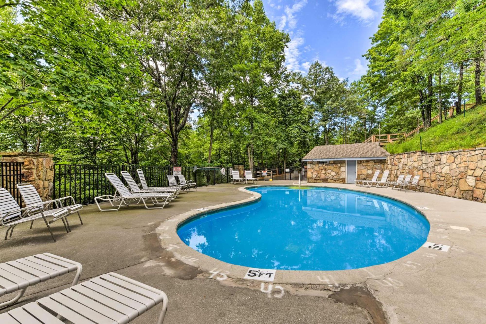 Updated Cobbly Nob Resort Home With Hot Tub! Gatlinburg Exterior foto